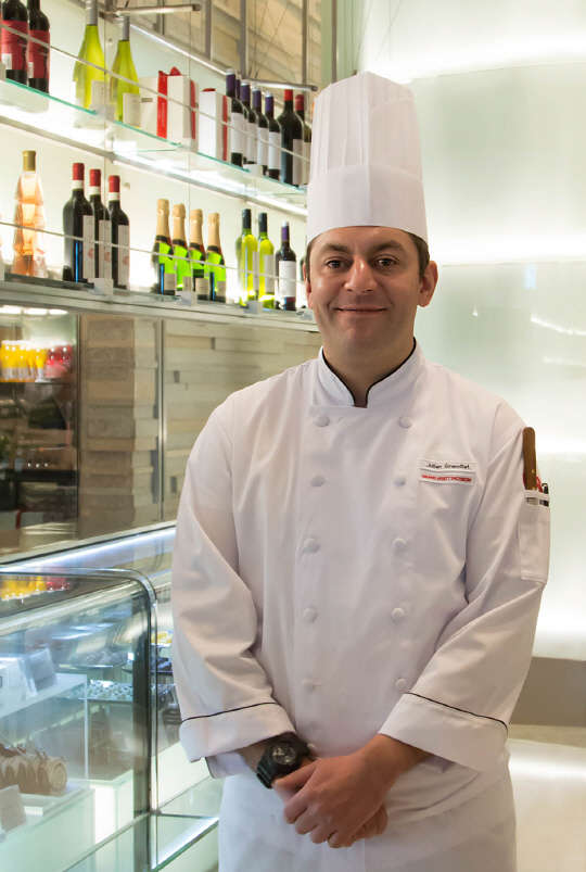 그랜드 하얏트 인천이 신임 패스트리 주방장으로 줄리앙 그레미엣 (Julien Gremillet)을 영입했다고 2일 밝혔다. 15년 이상의 경력을 지닌 줄리앙 그레미엣은 앞으로 그랜드 하얏트 인천 내 모든 레스토랑과 이벤트의 패스트리, 디저트 전체를 총괄한다. 합류하기 전에는 세이셸 프라슬린의 라플스 리조트에서 패스트리 주방장을 역임했다. 그랜드 하얏트 인천 제공